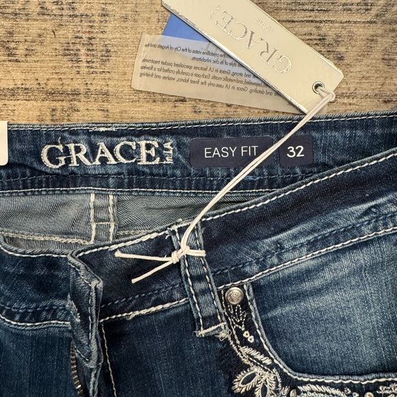 Grace in LA Jeans - Picture 3 of 6